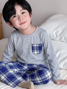 SHEIN Little Byeori 兒童小男孩休閒極簡風 2 件組睡衣套裝，拼色貼袋圓領長袖軟針織套頭上衣與鬆緊腰經典格紋長褲 - 灰色 - 查看 4