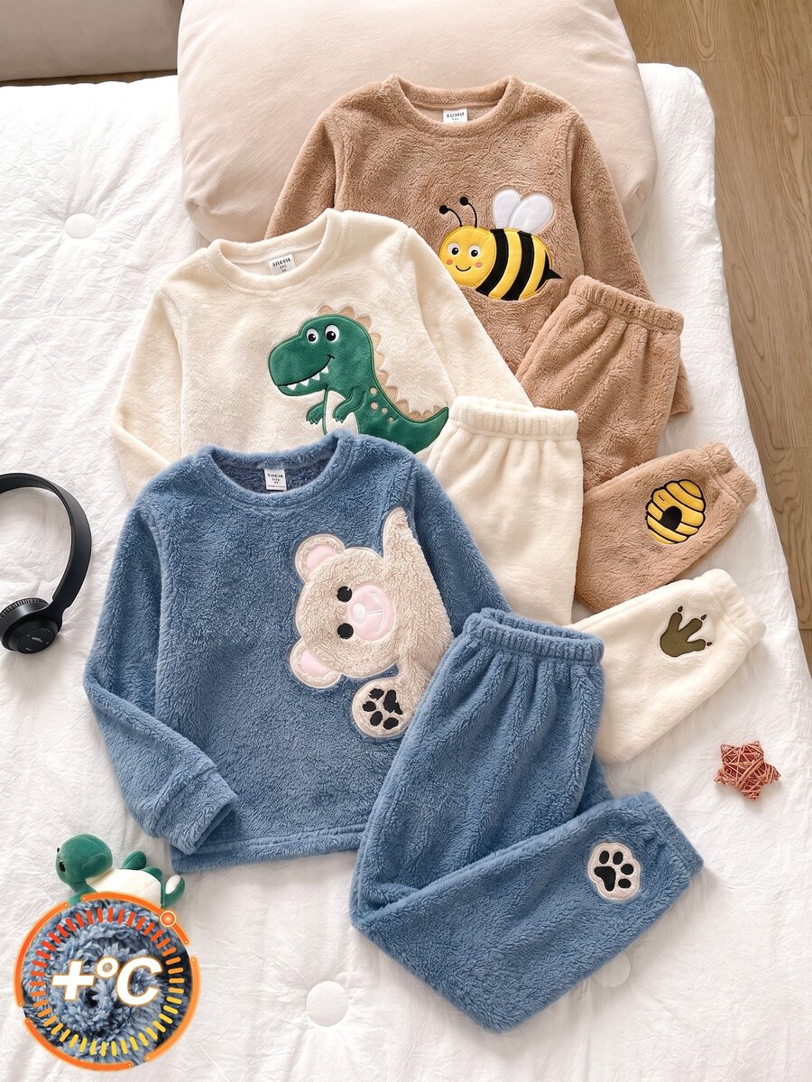 SHEIN 小男孩日韓風冬季卡通刺繡熊圖案圓領標準肩長袖上衣與長褲 2件組 柔軟舒適雙面珊瑚絨睡衣套裝 - 藍色 - 查看 1