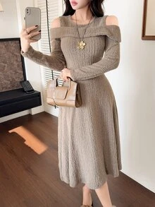 Feyla Gaun Midi Elegan Lengan Panjang Model Bahu Terbuka Warna Polos untuk Wanita - Coklat - View 5