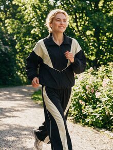 WanderVale Women's Zipper Long Sleeve Jacket And Colorblock Long Pants Sports Set - Black - View 5