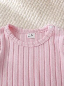 SHEIN 2件組女嬰甜美可愛風3D毛絨愛心刺繡長袖內搭上衣搭配無袖荷葉邊肩帶長褲，適合日常外出，春秋新品，0-12個月 - 彩色 - 查看 6