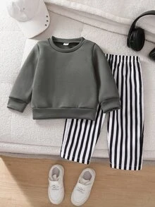 SHEIN 2件組嬰兒男寶寶秋冬套裝，刷毛內裡印花衛衣搭配梭織黑白條紋長褲，適合外出與節日穿著 - 灰色 - 查看 3