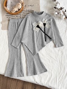 SHEIN Elladie kids 女童春夏秋冬休閒親子套裝 T-shirt，不對稱套頭長袖高領磨毛淺灰色花卉羅紋布料 3D 花朵 - 灰色 - 查看 5