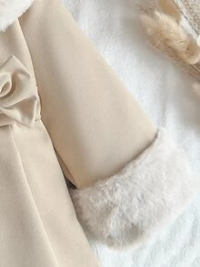 SHEIN Vintaside Kids 女嬰卡其色冬季優雅生日毛茸茸領口3D蝴蝶結洋裝外套 素色A字版型夾克 附毛絨領與袖口 小公主風 - 卡其色 - 查看 4