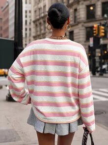 SHEIN EZwear 大尺碼圓領紅白條紋拼接休閒學院風百搭日常穿搭T恤 返校季秋季校園款 - 粉色 - 查看 2