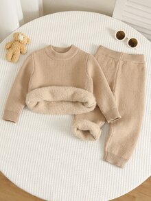 SHEIN 2件組嬰兒男孩/女孩秋冬加厚抓絨內裡圓領長袖套頭毛衣與鬆緊腰長褲套裝 - 卡其色 - 查看 7
