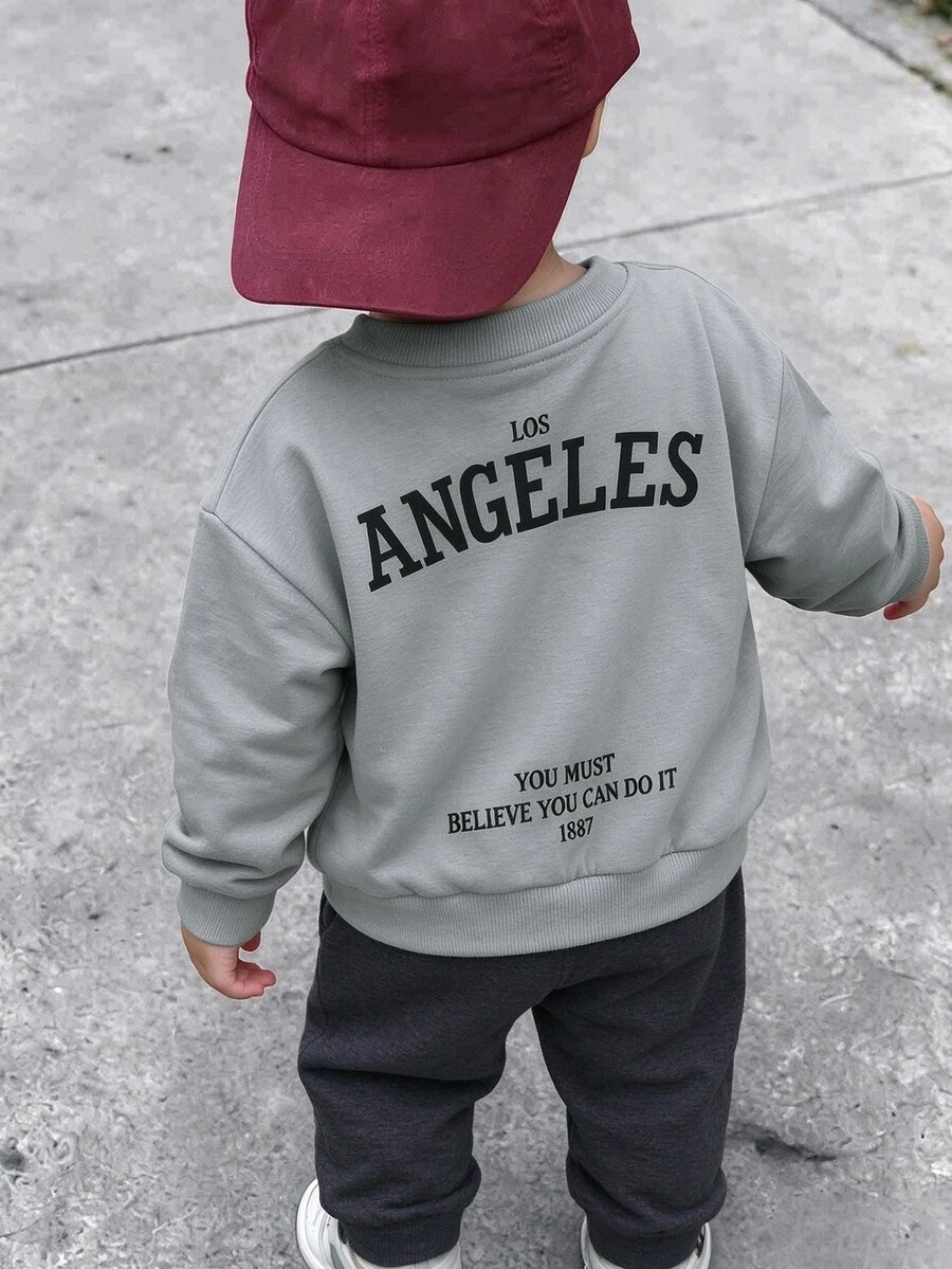 SHEIN 2件組幼兒男孩運動衫長褲套裝 學院風灰色炭灰色字母印花 羅紋長袖圓領 生日派對秋季寬鬆大哥哥街頭風 - 灰色 - 查看 1