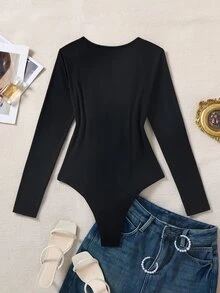 SHEIN LUNE بودي نسائي برقبة كاول مزين بالراين ستون وتصميم باتشوورك، بقصة ضيقة وأكمام طويلة وتفاصيل مفرغة، توب أساسي - الأسود - مشاهدة 2