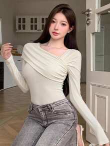 DAZY 素色不對稱領修身T恤，秋季女款長袖上衣 - 白色 - 查看 4