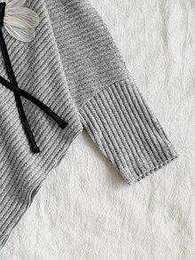 SHEIN Elladie kids 女童春夏秋冬休閒親子套裝 T-shirt，不對稱套頭長袖高領磨毛淺灰色花卉羅紋布料 3D 花朵 - 灰色 - 查看 6