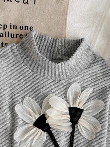 SHEIN Elladie kids 女童春夏秋冬休閒親子套裝 T-shirt，不對稱套頭長袖高領磨毛淺灰色花卉羅紋布料 3D 花朵 - 灰色 - 查看 8