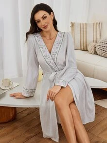 Serenescape Vacation Style Embroidered Lace Trim Jacquard Long Sleeve Tie Front Women's Robe - Beige - View 3