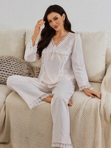 Serenescape Set Piyama Celana Panjang Wanita Model Court Style dengan Bordir Renda dan Patchwork, Kerah V, dan Kancing Depan - Baby Pink - View 1