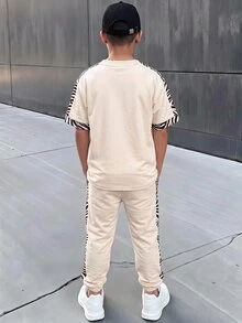 大童男孩休閒舒適時尚簡約斑馬紋 NY 印花棕色拼接品牌圓領短袖長褲 T-shirt 套裝 秋季 - 彩色 - 查看 2