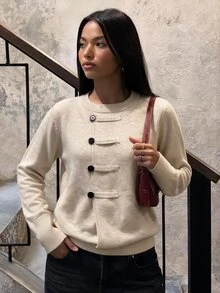 Selianne 秋冬新款休閒優雅杏色長袖圓領樹脂鈕扣女款時尚針織套頭毛衣，適合日常通勤 - 杏色 - 查看 9