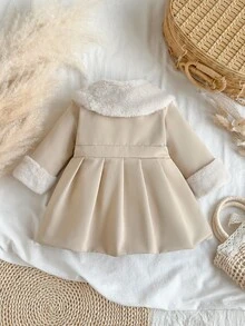 SHEIN Vintaside Kids 女嬰卡其色冬季優雅生日毛茸茸領口3D蝴蝶結洋裝外套 素色A字版型夾克 附毛絨領與袖口 小公主風 - 卡其色 - 查看 2