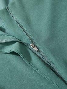 TaskEZ Jaket Seragam Kerja Wanita Warna Hijau Sage Lengan Panjang Resleting Depan Banyak Saku Saku Besar Sedikit Elastis Leher Bulat - Hijau - View 7