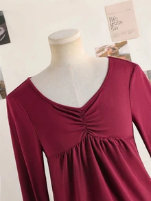 Tween Girl) T-Shirt, Burgundy Heart-Shaped Neckline, Exquisite Collarbone Accent, Ruched Waist Design To Conceal Belly, Flared Long Sleeves To Shape Arm Lines - Burgundy - View 5