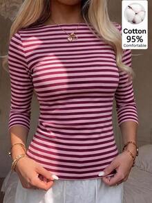 SHEIN EZwear 休閒簡約 95% 棉淺粉色與酒紅條紋短袖 T 恤，適合春夏，春夏穿搭，淺粉色與酒紅條紋讓妳顯白，夏季上衣，適合日常通勤、約會、聚會，秋冬春夏、聖誕節、新年、感恩節、派對、婚禮、海灘、畢業典禮 - 彩色 - 查看 1