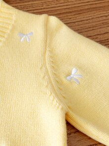 SHEIN 6個月至3歲女嬰米色V領全刺繡小蝴蝶結針織開襟外套，單排扣長袖毛衣夾克，適合周歲生日、日常、外出，春秋百搭外穿上衣 - 黃色 - 查看 4
