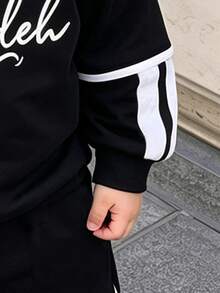 2件組小男孩時尚圓領運動衫與運動長褲套裝，創意印花拼接設計附英文標語，適合假期派對，春夏秋季穿著，舒適休閒，小男孩夏季穿搭首選，街頭風休閒套裝 - 黑色 - 查看 3