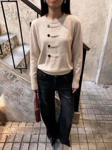 Selianne 秋冬新款休閒優雅杏色長袖圓領樹脂鈕扣女款時尚針織套頭毛衣，適合日常通勤 - 杏色 - 查看 1