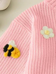 SHEIN 2件組女童毛衣套裝，經典百搭圓領奶油黃甜美可愛風，3D花朵與蜜蜂裝飾套頭毛衣搭配同款百褶迷你裙，適中厚度，整齊下擺，緊口袖口，細緻紋理，精緻圖案，可分開穿著，適合日常穿著、外出、上學等，秋冬穿搭 - 粉色 - 查看 5