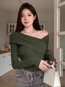 DAZY 純色不對稱領修身T恤，秋季女款長袖上衣 - 軍綠色 - 查看 3