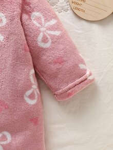 SHEIN Vintaside Kids 1件女嬰連帽連身連腳褲，可愛甜美粉白毛絨加厚長袖蝴蝶結印花公主款，冬季節日拉鍊式 - 粉色 - 查看 5