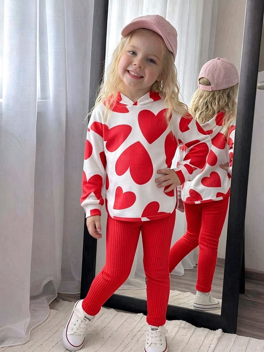 SHEIN Playful Pals 女童愛心印花連帽上衣與羅紋內搭褲2件套,甜美愛心印花休閒日常穿搭 - 紅色 - 查看 1