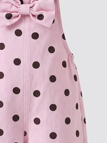 SHEIN Genkimix Kids 女童牛仔吊帶褲，四季新款，時尚甜酷復古設計，粉色底色配黑色波點印花，胸前3D大蝴蝶結設計，直筒寬鬆版型，百搭時尚日常穿搭，適合度假與多種場合，四季可穿的女童牛仔吊帶褲 - 粉色 - 查看 4