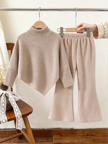 SHEIN (Young Girl) 春/秋/冬休閒T恤套裝，設計感不對稱套頭高領針織羅紋磨毛布料，前下擺咖啡色鈕扣裝飾，米色純色長袖T恤上衣搭配喇叭長褲，2件套適合春/秋/冬返校季，優雅淑女風高端日常校園、出遊、旅行、派對穿著 - 卡其色 - 查看 2