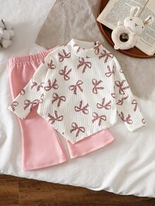 SHEIN Playful Pals 女嬰秋冬休閒T恤套裝，不對稱設計套頭高領針織歐式羅紋布料粉色豹紋蝴蝶結圖案長袖上衣，搭配粉色休閒喇叭長褲，2件套，適合秋冬返校季，女嬰優雅淑女高端日常校園出遊旅行派對聖誕穿搭 - 粉色 - 查看 3