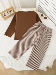 SHEIN 2件組 男童休閒學院風熊圖案裝飾 2合1翻領長袖上衣搭配直條紋長褲 修身簡約時尚兩件套 適合上學、日常穿著，秋冬街頭風百搭套裝 - 棕色 - 查看 2