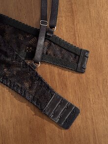 Divavoom Black Geometric Lace See Through Underwire Bra, V-Neck Scalloped Trim Adjustable Strap Women Unlined Lingerie Bra - Black - View 5