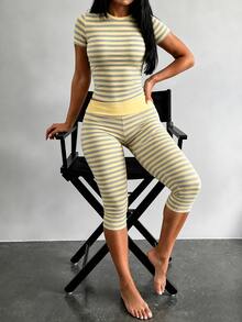 SHEIN Plus Size Women's Striped Crew Neck Short Sleeve T-Shirt And 3/4 Length Pants 2 Pieces Set - Multicolor - View 5