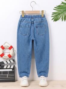 SHEIN Vintaside Kids 男童牛仔長褲，四季新款，時尚休閒，中藍色水洗牛仔，彈性腰頭，結合牛仔破洞水洗工藝，錐形褲管剪裁，柔軟舒適面料，百搭日常時尚風格，適合日常穿著、聚會、外出等，四季新款男童牛仔長褲 - 中等水洗藍 - 查看 2