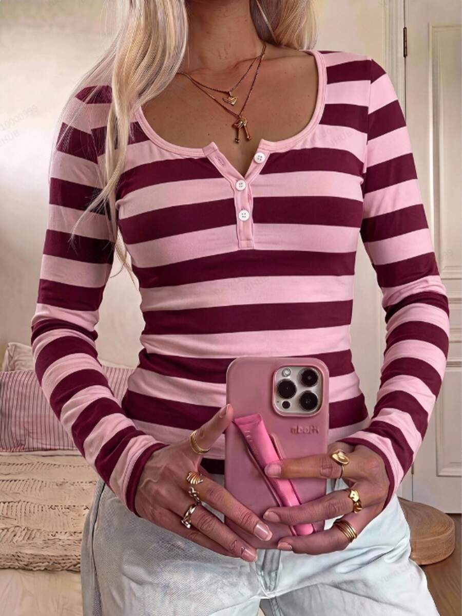 CovetEZ 女款混紡多巴胺紅酒色與淺粉色條紋半拉鍊T恤，秋冬風格，黃色與棕色上衣，適合日常通勤、約會、派對、秋冬、夏季、派對、婚禮、海灘、畢業典禮等場合，優雅休閒，適合外出、Y2K風格、音樂節等場合 - 彩色 - 查看 1