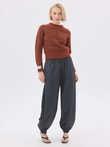 KÆRIA Hus Suéter de cuello redondo con bajo profundo - Punto texturizado cepillado - Óxido quemado multicolor jaspeado - Cuello alto, minimalista - Rojo - Ver 6