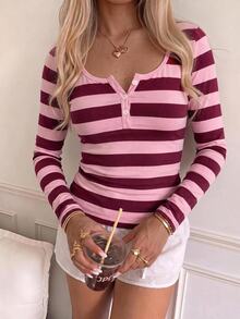 CovetEZ 女款混紡多巴胺紅酒色與淺粉色條紋半拉鍊T恤，秋冬風格，黃色與棕色上衣，適合日常通勤、約會、派對、秋冬、夏季、派對、婚禮、海灘、畢業典禮等場合，優雅休閒，適合外出、Y2K風格、音樂節等場合 - 彩色 - 查看 6
