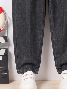 SHEIN Vintaside Kids 男童牛仔長褲，四季新款，時尚休閒，灰色水洗牛仔，彈性腰帶，結合牛仔磨損水洗工藝，錐形褲管剪裁，柔軟舒適面料，百搭日常穿著，適合日常外出、聚會、旅行等多種場合，四季新款男童牛仔長褲 - 灰色 - 查看 6