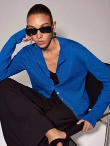 Anewsta Essential Cardigan Rajut Lengan Panjang Ringan Wanita Warna Merah Terang, Kerah Bulat, Kancing Kecil, Potongan Ramping, Serbaguna untuk Perjalanan Sehari-hari - Biru - View 3