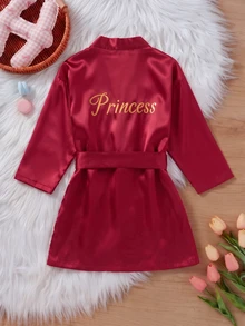 SHEIN 女童淡粉色緞面長袖睡袍，背後印花、綁帶式開襟，秋季圓領純色裙身字母設計，柔軟舒適可愛居家服 - 紅色 - 查看 2