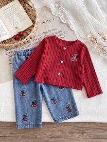 SHEIN Playful Pals 2件組幼女夾克＋牛仔褲，紅色櫻桃與綠葉羅紋針織丹寧長袖圓領標準版型，生日派對秋季公主鈕扣款 - 紅色 - 查看 1