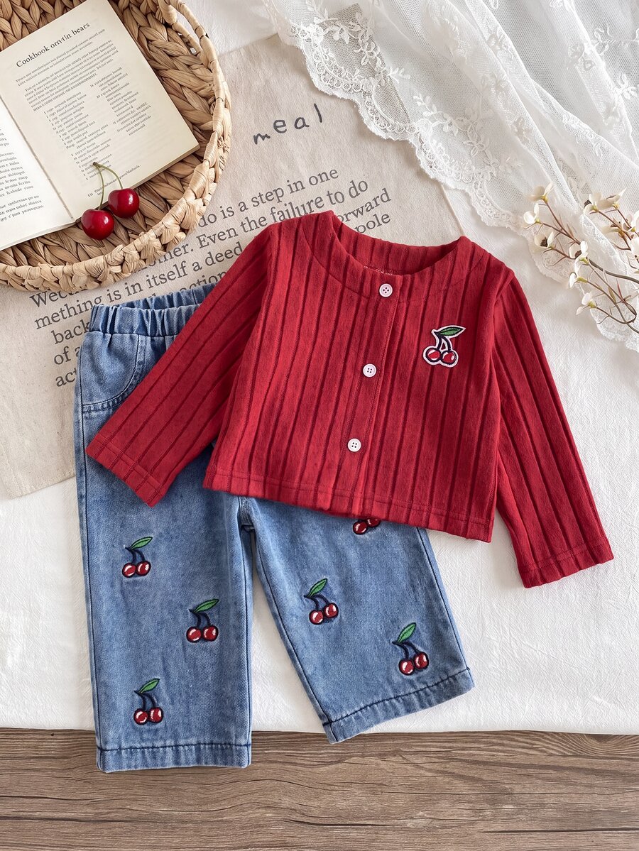SHEIN Playful Pals 2件組幼女夾克+牛仔褲,紅色櫻桃與綠葉羅紋針織丹寧長袖圓領標準版型,生日派對秋季公主鈕扣款 - 紅色 - 查看 1