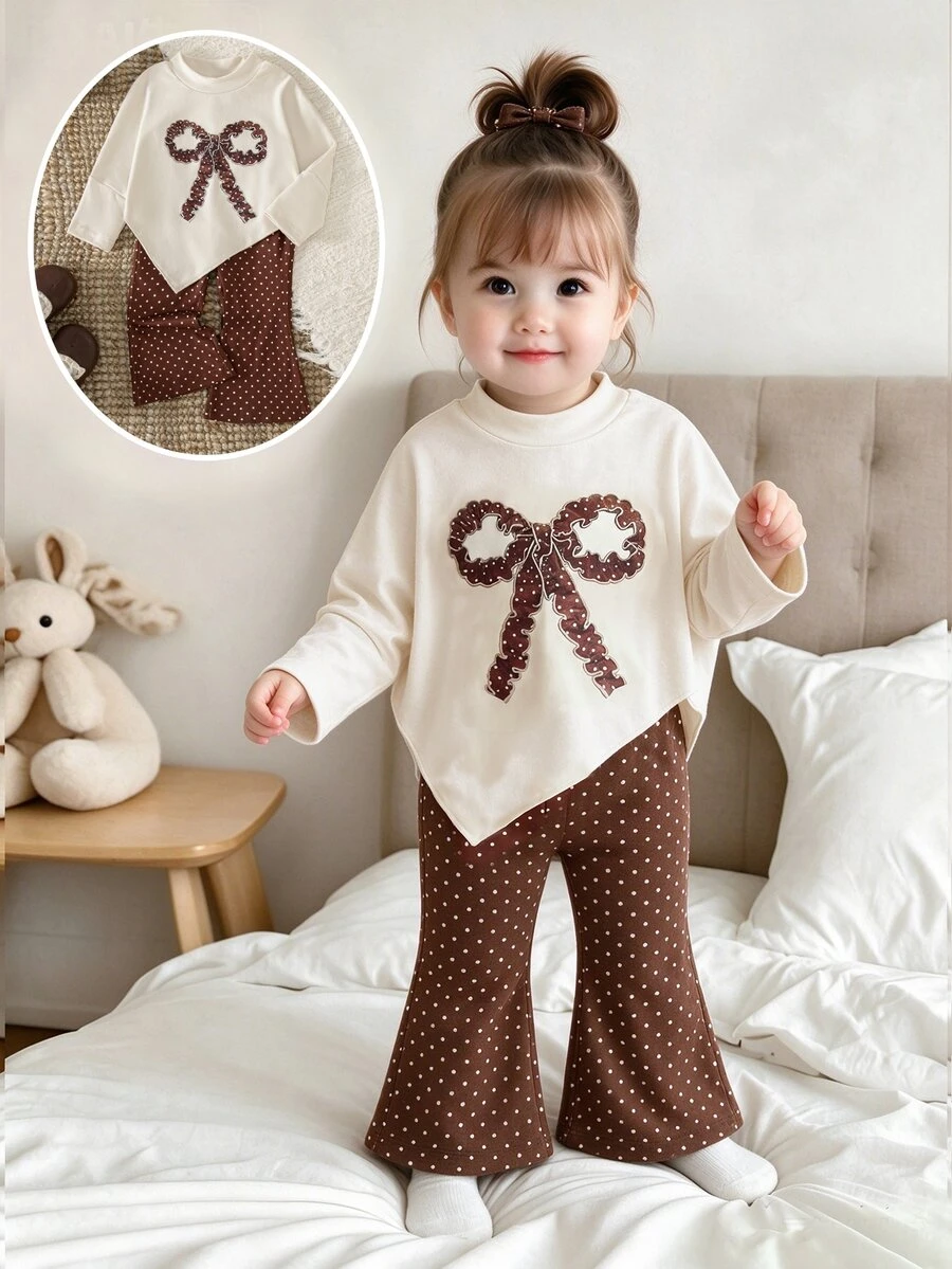 SHEIN Elladie kids 2件組女嬰甜美復古風波點蝴蝶結印花半高領2合1上衣，搭配米白色棕色波點喇叭褲 - 卡其色 - 查看 1