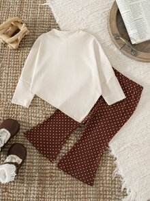 SHEIN Elladie kids 2件組女嬰甜美復古風波點蝴蝶結印花半高領2合1上衣，搭配米白色棕色波點喇叭褲 - 卡其色 - 查看 2