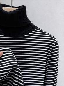 SHEIN Franclia 女款冬季休閒優雅通勤居家穿著黑白條紋舒適正肩長袖T恤 - 黑與白 - 查看 3