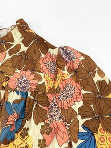 Linhara 大尺碼女款荷葉邊V領花卉印花襯衫，泡泡長袖、彈性袖口，適合春秋度假秋季穿著 - 咖啡棕 - 查看 4