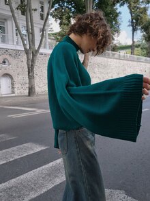 SHEIN كنزة بونشو محبوكة للنساء بأكمام خفاشية فضفاضة وياقة وهمية - أخضر زمردي - أخضر - مشاهدة 4